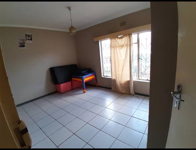 3 BEDROOM HOUSE FOR SALE IN OOS EINDE
